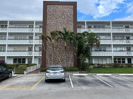 Property Slideshow image 2 of 16 | 4053 harwood e unit e, Deerfield Beach, FL, 33442