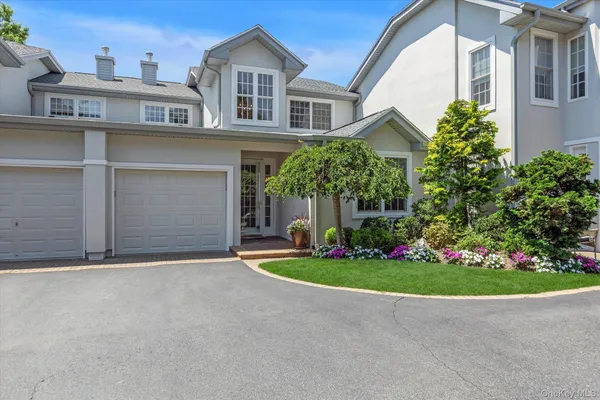 Property Slideshow image 2 of 33 | 742 verona dr, Huntington, NY, 11747