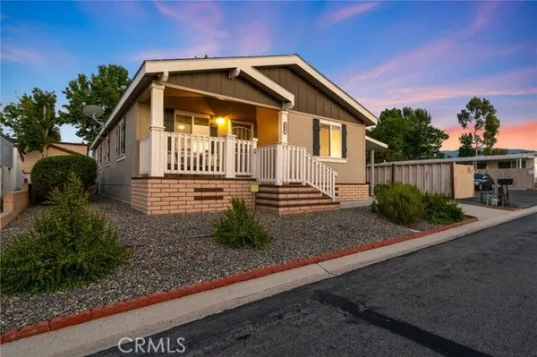 Property Slideshow image 2 of 55 | 1007 norwich way, Corona, CA, 92882