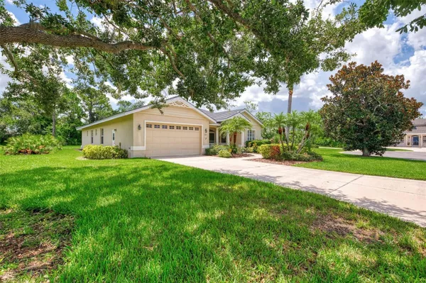 Property Slideshow image 3 of 62 | 6644 butlers crest dr, Bradenton, FL, 34203