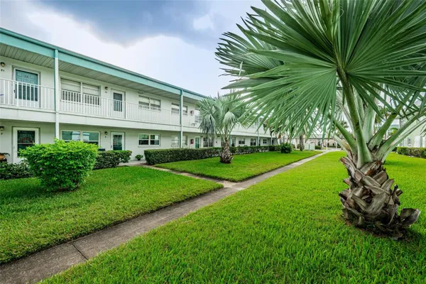 Property Slideshow image 2 of 52 | 5267 81st st n apt 8, Saint Petersburg, FL, 33709