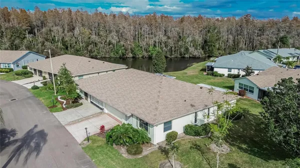 Property Slideshow image 2 of 53 | 2001 hartlebury way # 432, Sun City Center, FL, 33573