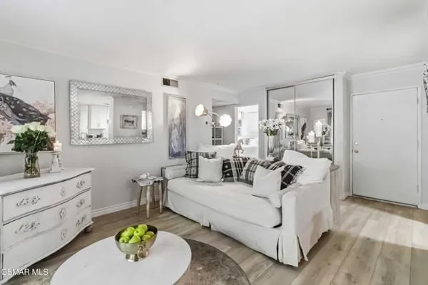 Property Slideshow image 3 of 40 | 255 sequoia ct 14, Thousand Oaks, CA, 91360