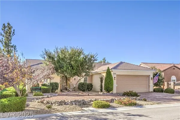 Property Slideshow image 3 of 38 | 2105 cumberland hill dr, Henderson, NV, 89052