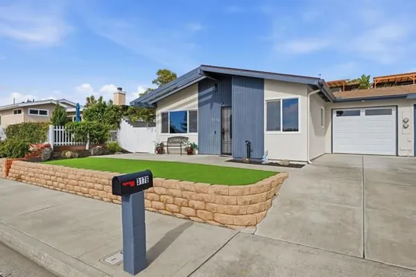 Property Slideshow image 3 of 39 | 3176 isabella dr, Oceanside, CA, 92056