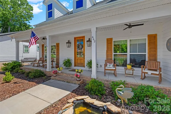 Property Slideshow image 2 of 48 | 662 sandbar pt, Lake Wylie, SC, 29710