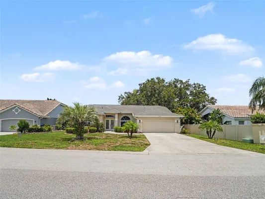 Property Slideshow image 3 of 40 | 5325 gardens dr, Sarasota, FL, 34243