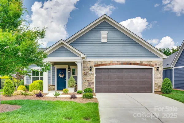 Property Slideshow image 2 of 32 | 2261 lincolnshire ln, Waxhaw, NC, 28173