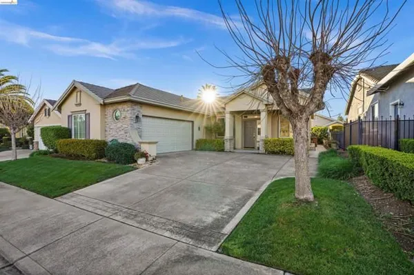 Property Slideshow image 3 of 39 | 680 stewart way, Brentwood (Cc), CA, 94513