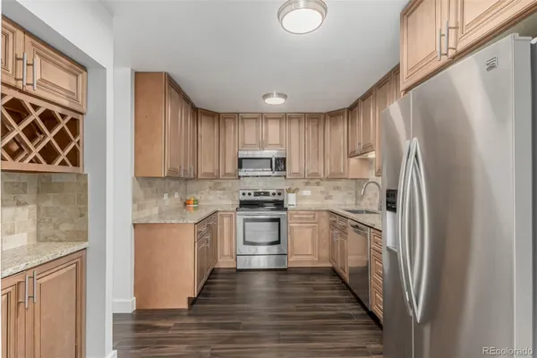 Property Slideshow image 3 of 26 | 300 s clinton st apt 7d, Denver, CO, 80247