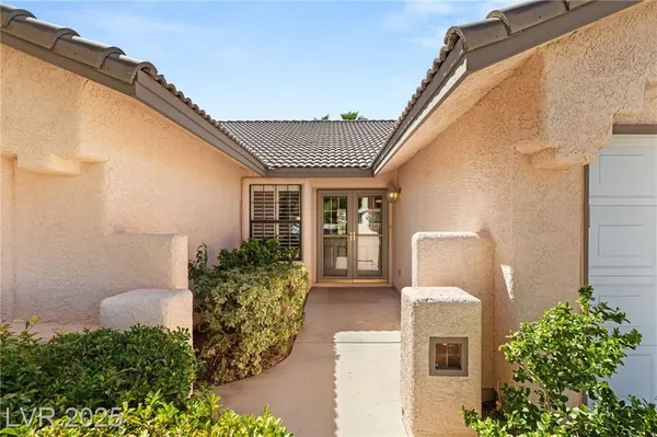 Property Slideshow image 3 of 40 | 5605 bay shore cir, Las Vegas, NV, 89130