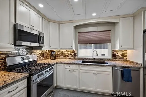 Property Slideshow image 3 of 39 | 2829 chamise way, Hemet, CA, 92545