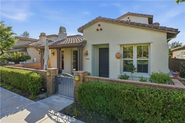 Property Slideshow image 2 of 55 | 27988 red pine ct, Valencia, CA, 91354
