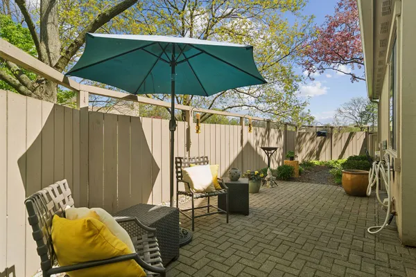 Property Slideshow image 2 of 42 | 471 old barn rd, Lake Barrington, IL, 60010