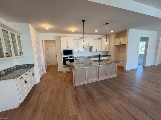 Property Slideshow image 3 of 29 | 104 cathedral st 39-1, Smithfield, VA, 23430