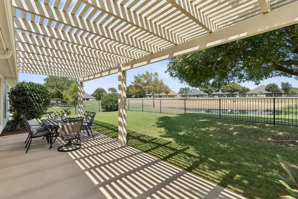 Property Slideshow image 2 of 31 | 10101 southpoint ct, Denton, TX, 76207