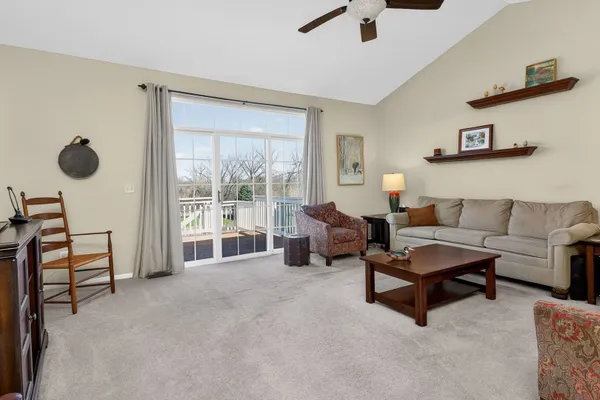 Property Slideshow image 3 of 34 | 1574 sedona ave, Aurora, IL, 60504