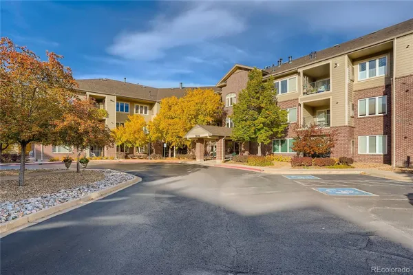 Property Slideshow image 2 of 46 | 2896 w riverwalk cir a112, Littleton, CO, 80123