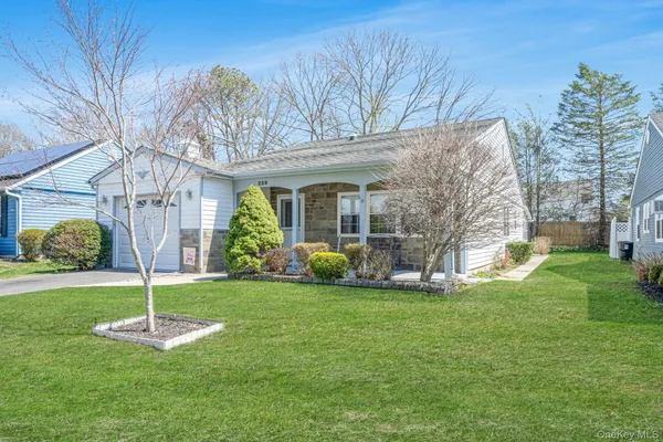 Property Slideshow image 2 of 31 | 259 edinburgh dr, Brookhaven, NY, 11961