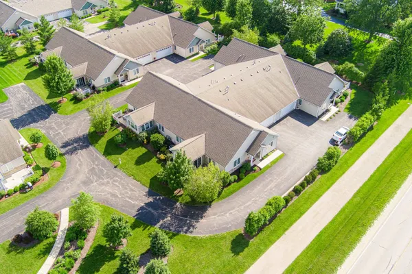 Property Slideshow image 2 of 40 | 2045 somerset ln 2045, Sycamore, IL, 60178