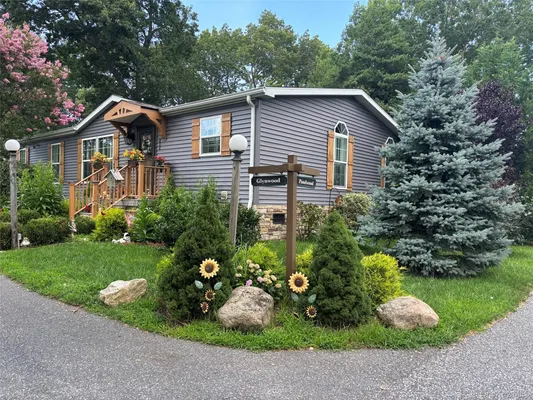 Property Slideshow image 2 of 41 | 1661 old country rd 258, Riverhead, NY, 11901