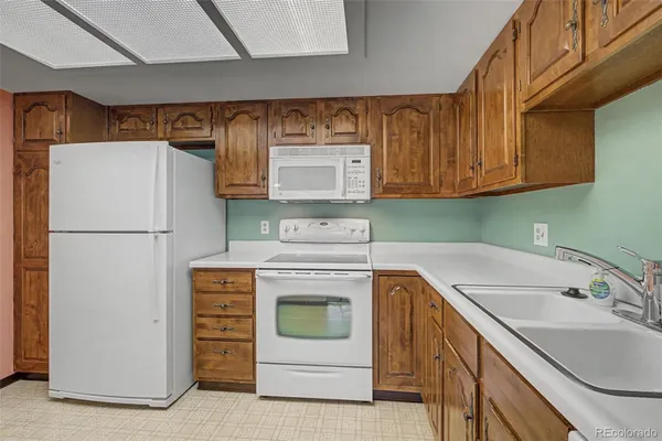 Property Slideshow image 2 of 50 | 13931 e marina dr 205, Aurora, CO, 80014