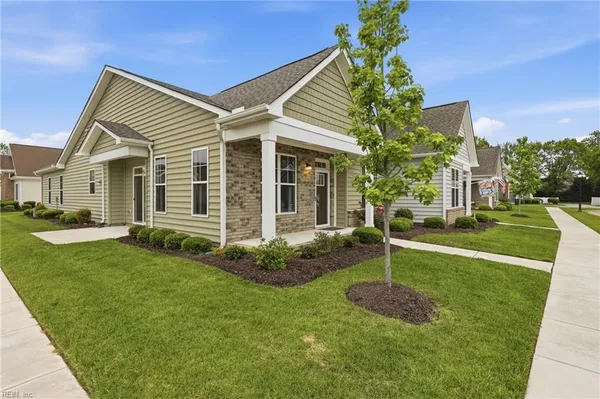 Property Slideshow image 2 of 44 | 301 cathedral st, Smithfield, VA, 23430