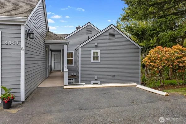 Property Slideshow image 3 of 37 | 4049 providence point dr, Issaquah, WA, 98029