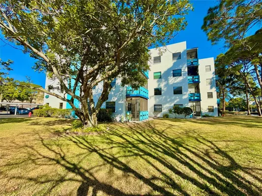 Property Slideshow image 2 of 48 | 5970 80th st 411, St Petersburg, FL, 33709