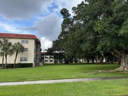 Property Slideshow image 2 of 13 | 8990 s hollybrook blvd apt 302, Pembroke Pines, FL, 33025