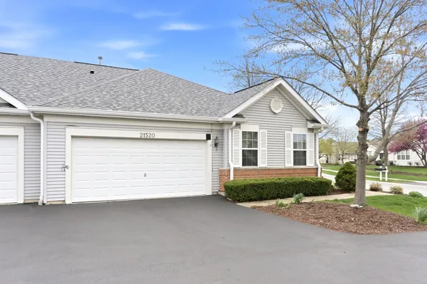 Property Slideshow image 2 of 20 | 21520 victory lake way 21520, Crest Hill, IL, 60403