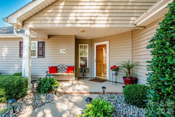 Property Slideshow image 3 of 19 | 134 ashwood ln, Mooresville, NC, 28117