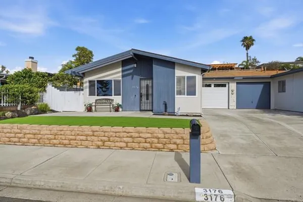 Property Slideshow image 2 of 39 | 3176 isabella dr, Oceanside, CA, 92056