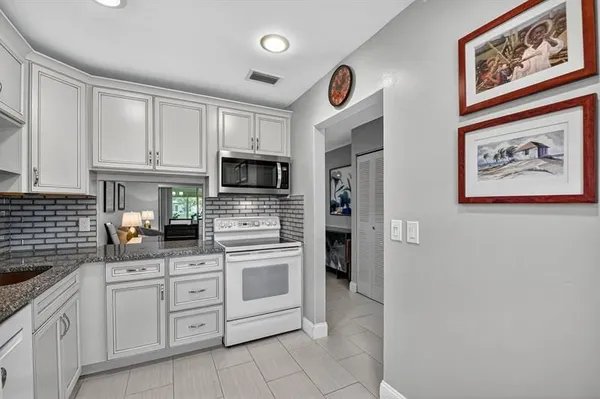 Property Slideshow image 3 of 45 | 121 lake meryl dr, West Palm Beach, FL, 33411