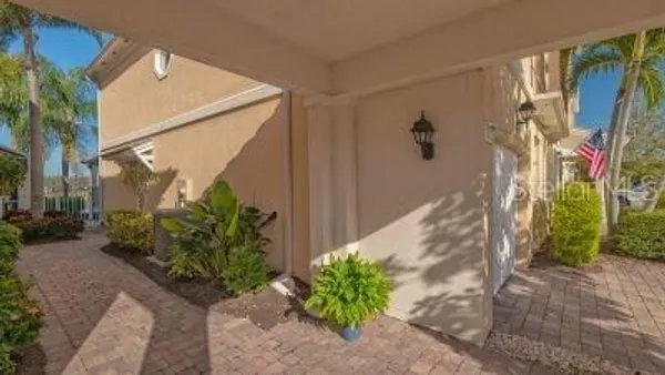 Property Slideshow image 3 of 35 | 1500 burgos dr, Sarasota, FL, 34238