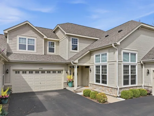 Property Slideshow image 2 of 64 | 1890 havenshire rd 1890, Aurora, IL, 60502