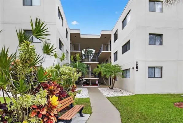 Property Slideshow image 2 of 39 | 5370 las verdes cir apt 319, Delray Beach, FL, 33484