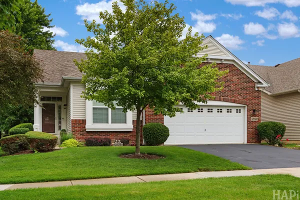 Property Slideshow image 2 of 30 | 5952 leeds rd, Hoffman Estates, IL, 60192
