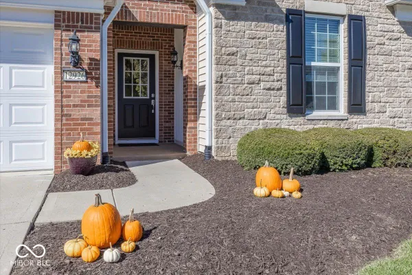 Property Slideshow image 2 of 54 | 12926 venito trl, Fishers, IN, 46037