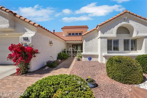 Property Slideshow image 2 of 38 | 2921 golf links dr, Las Vegas, NV, 89134