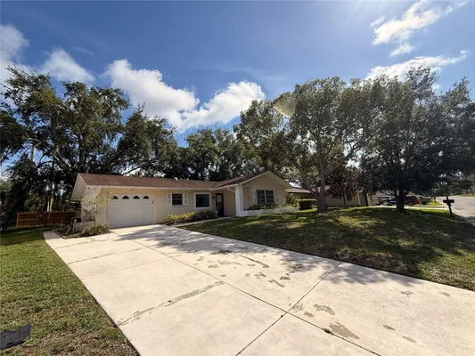 Property Slideshow image 2 of 43 | 8634 winding wood dr, Port Richey, FL, 34668
