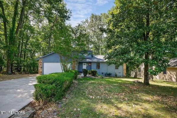 Property Slideshow image 3 of 46 | 334 lakeview dr, Crossville, TN, 38558