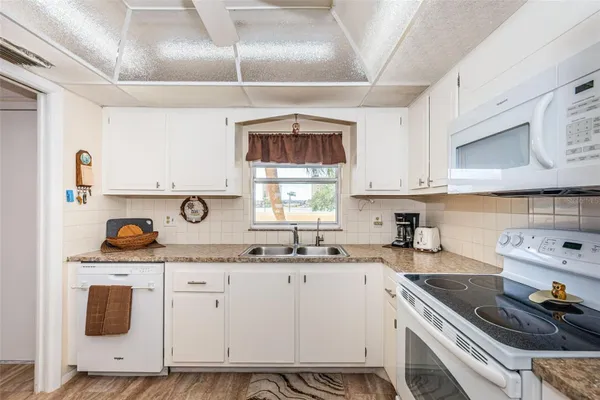 Property Slideshow image 2 of 62 | 4725 cove cir 210, St Petersburg, FL, 33708