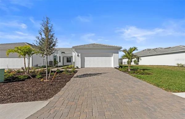 Property Slideshow image 3 of 33 | 18833 indian rock pl, Lakewood Ranch, FL, 34211