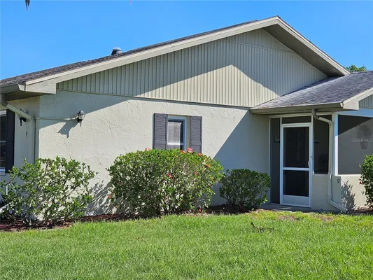 Property Slideshow image 2 of 37 | 1905 canterbury ln e-9, Sun City Center, FL, 33573