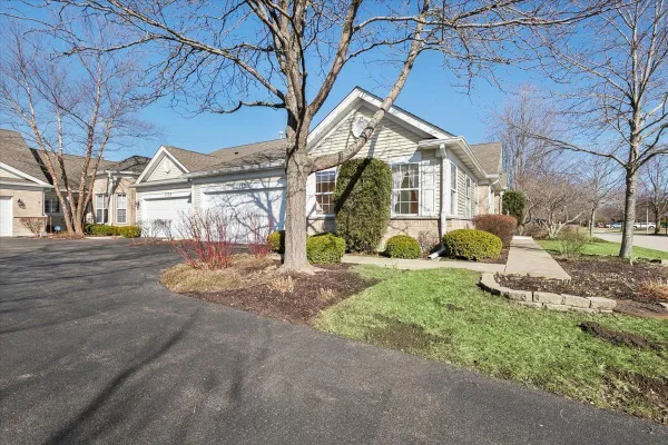 Property Slideshow image 2 of 24 | 2382 carillon dr, Grayslake, IL, 60030