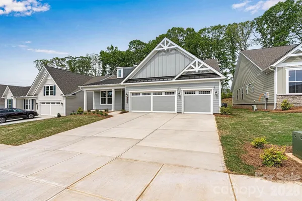 Property Slideshow image 3 of 43 | 13409 cozy ct, Charlotte, NC, 28215