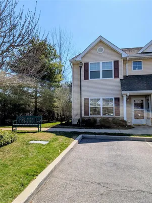 Property Slideshow image 2 of 14 | 39 morley cir, Huntington, NY, 11747