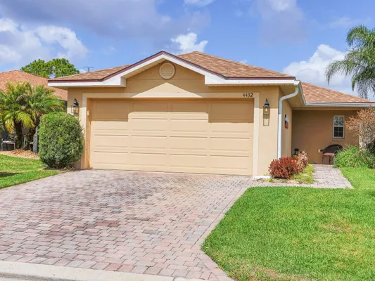 Property Slideshow image 2 of 39 | 4432 turnberry ln, Lake Wales, FL, 33859