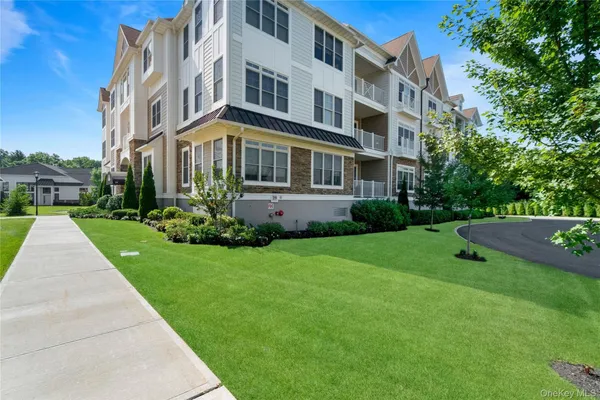 Property Slideshow image 2 of 38 | 19303 aspenwood dr, Oyster Bay, NY, 11803